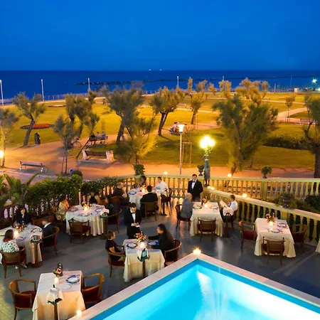 维托瑞亚酒店 5* 佩萨罗